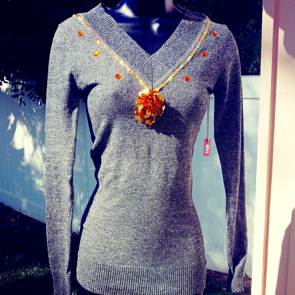 Poof NWT Christmas Sweater sz Sm Gray Gold Sequins - Picture 1 of 13